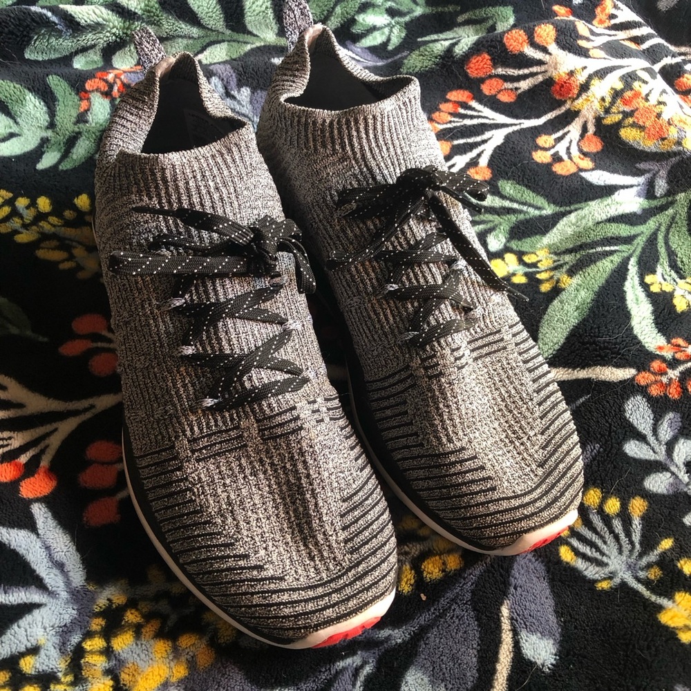 Under Armour running shoes. Used but in great condition. Size 8 women’s.